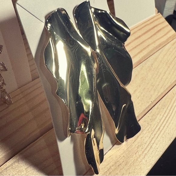 NEW Large Crumpled Goldtone Drop Earrings Designer Luxury Inspired - Picture 4 of 16